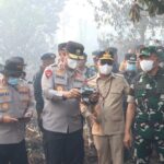Kapolres Kotim bersama Forkopimda Dampingi Pejabat Utama Kelimantan Tengah Tinjau Langsung Penanganan Karhutla di Kotim