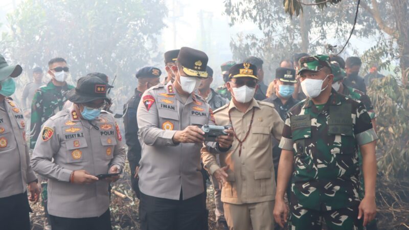 Kapolres Kotim bersama Forkopimda Dampingi Pejabat Utama Kelimantan Tengah Tinjau Langsung Penanganan Karhutla di Kotim