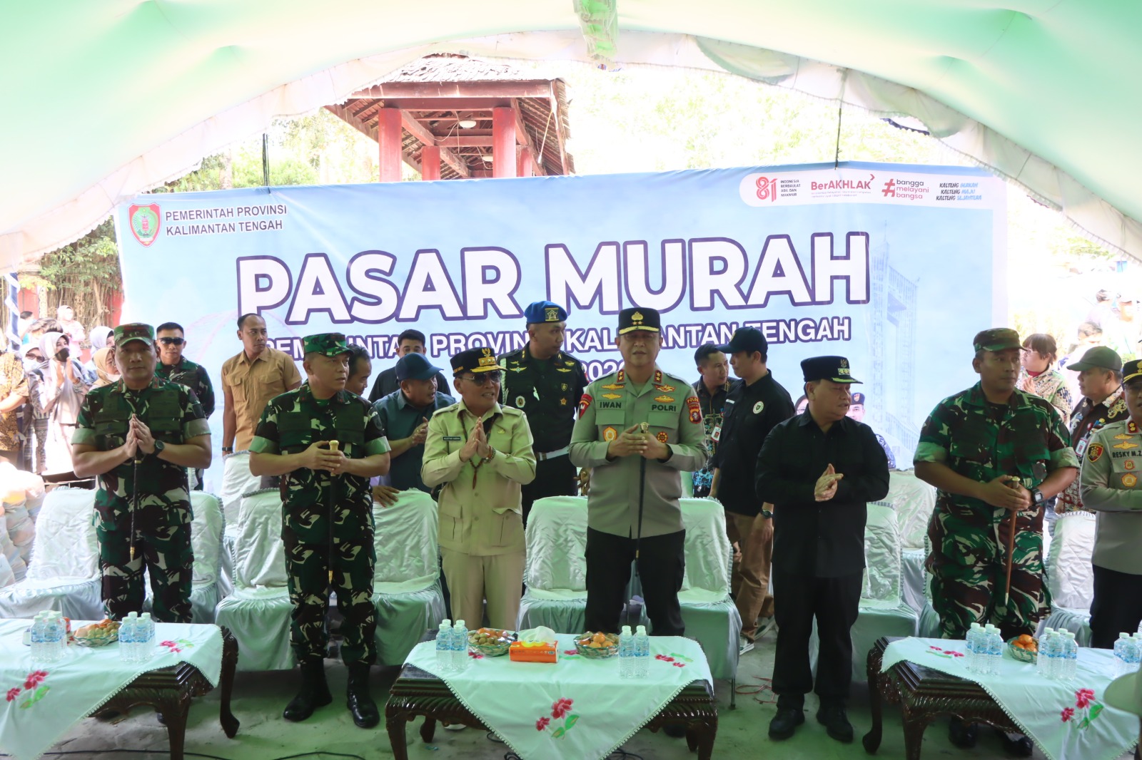 Kapolres Kotim Bersama Forkopimda Sambut Kedatangan Pejabat Utama Kalimantan Tengah Tinjau Pasar Murah Sekaligus Lepas Pendistribusian Air Bersih