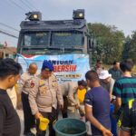 Gunakan Water Canon, Polresta Tangerang Distribusikan Bantuan Air Bersih ke Bantar Panjang Tigaraksa