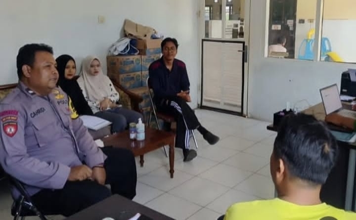 Kapolsek Kumai Beserta Bhabinkabtimas Setiap Hari Jumat Curhat.