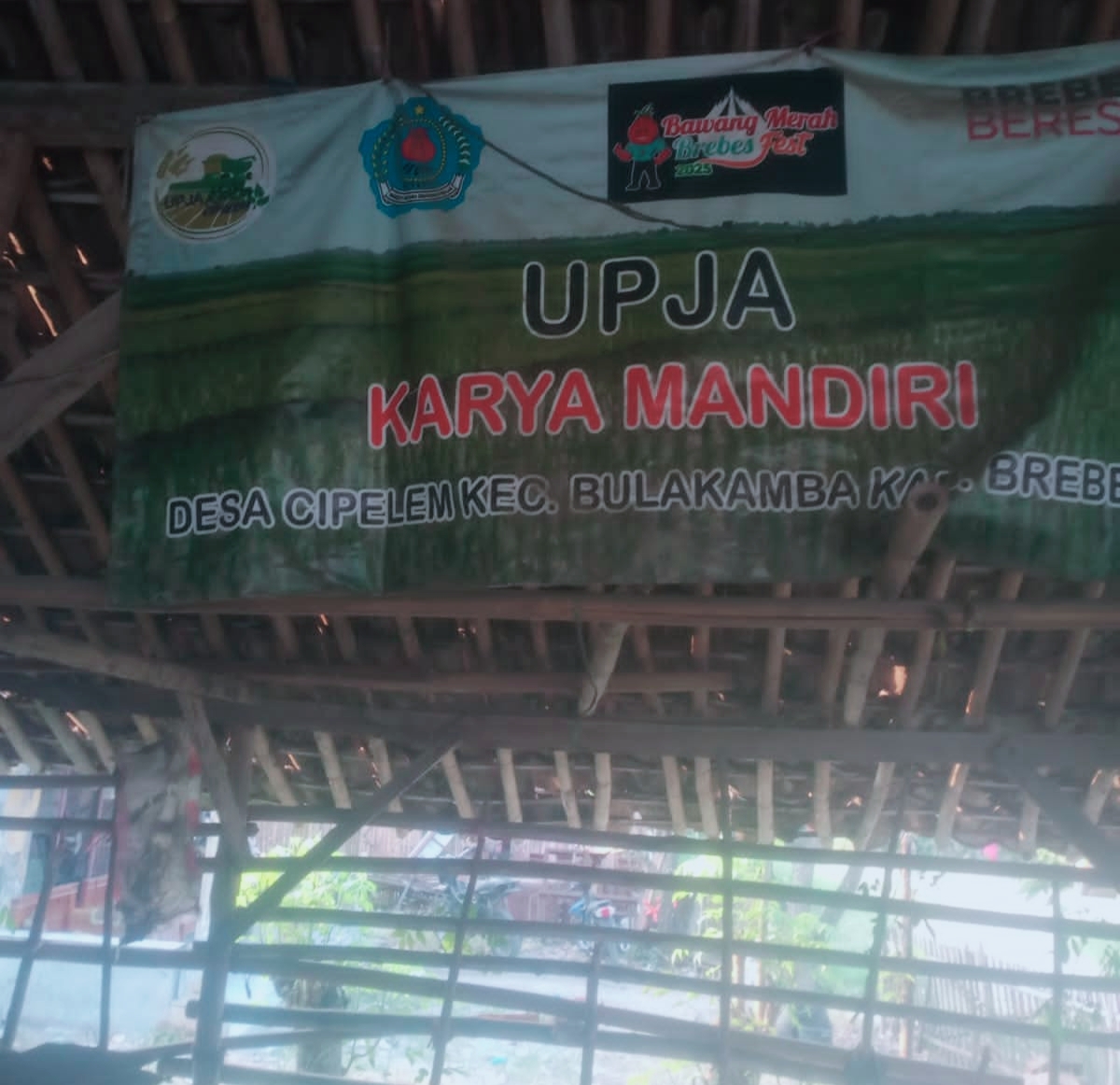 Petani Cipelem Kabupaten Brebes Keluhkan Tarif Sewa Mesin Pemanen Padi Bantuan Pemerintah Mahal