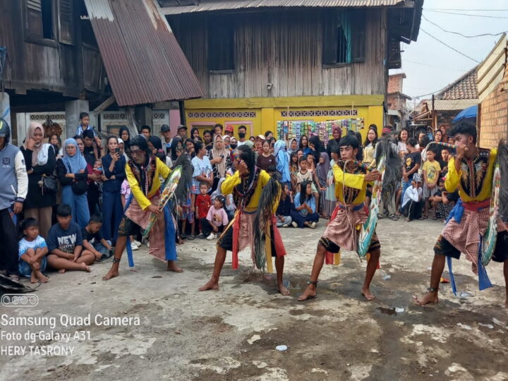 Meriahkan HUT RI Ke-81, Warga Desa Lingga Kabupaten Muara Enim Hadirkan Atraksi Memukau Kuda Lumping BINA LESTARI dan Dongkrak UMKM Lokal