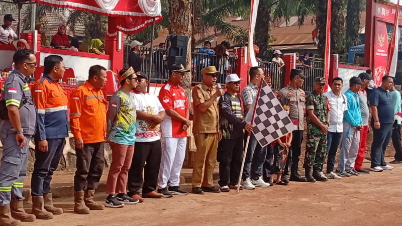 Meriahkan HUT RI ke-81, Camat Parenggean Lepas Ratusan Peserta Pawai Karnaval