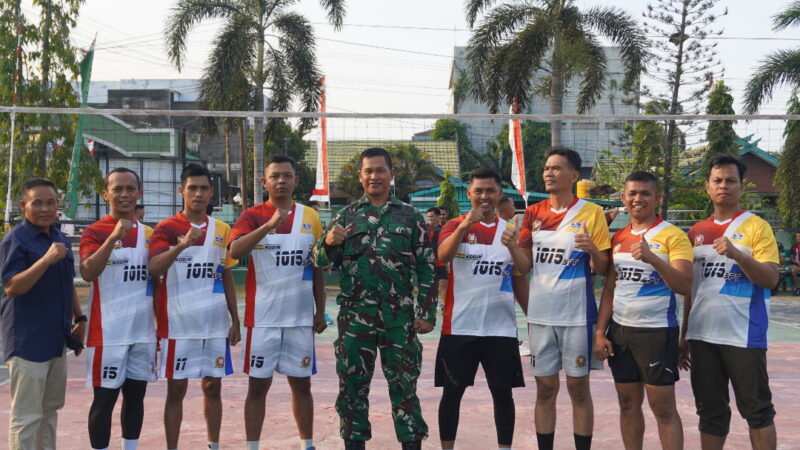 Meriahkan Hari Kemerdekaan RI ke-81, Personel Kodim 1015/Sampit Ikuti Lomba Bola Voli di Makorem 102/Pjg