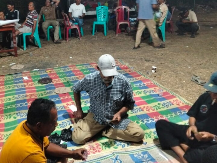 WARGA RT.07 TEGALREJO MERAYAKAN HARI KEMERDEKAAN RI KE-81 DENGAN LOMBA GAPLE DAN BAGI SEMBAKO