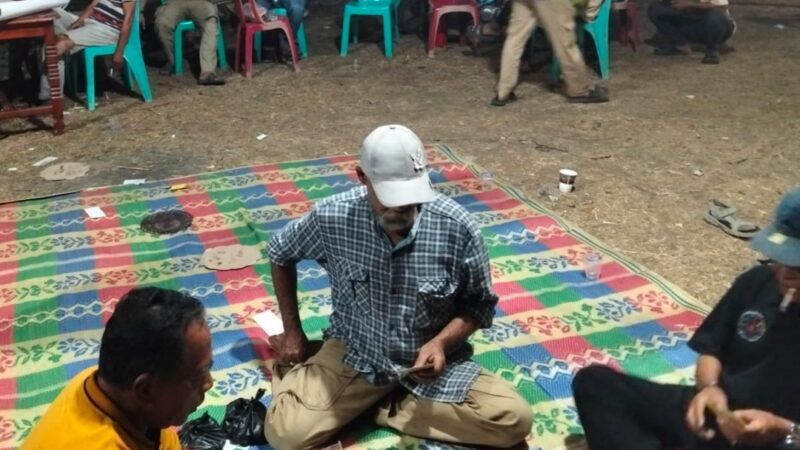 WARGA RT.07 TEGALREJO MERAYAKAN HARI KEMERDEKAAN RI KE-81 DENGAN LOMBA GAPLE DAN BAGI SEMBAKO