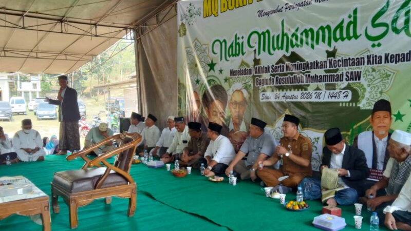 BUKIT LAWU BERSOLAWAT MEMPERINGATI HUT RI KE-81 DAN MAULID NABI MUHAMAD SAW 1448 H