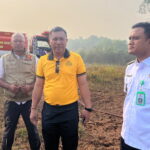 Kapolsek Tigaraksa Bersama Camat dan Lurah Kaduagung Cek Lahan Kering Terbakar