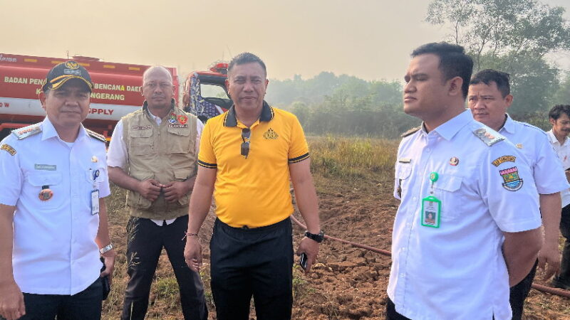 Kapolsek Tigaraksa Bersama Camat dan Lurah Kaduagung Cek Lahan Kering Terbakar