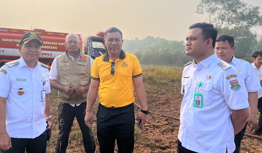 Kapolsek Tigaraksa Bersama Camat dan Lurah Kaduagung Cek Lahan Kering Terbakar