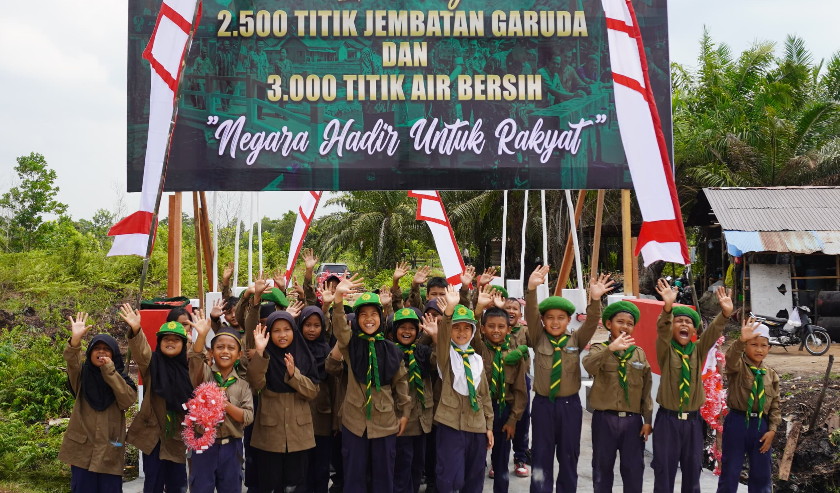 Dandim 1015/Sampit Resmikan Jembatan Armco Garuda Kelurahan Baamang Barat, Perkuat Akses dan Mobilitas Warga Baamang Barat
