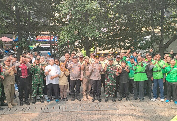 Apel Gabungan Lintas Sektor Polsek Kelapa Gading, Bersama Ojol Jaga Kamtibmas dan Bagikan Bantuan
