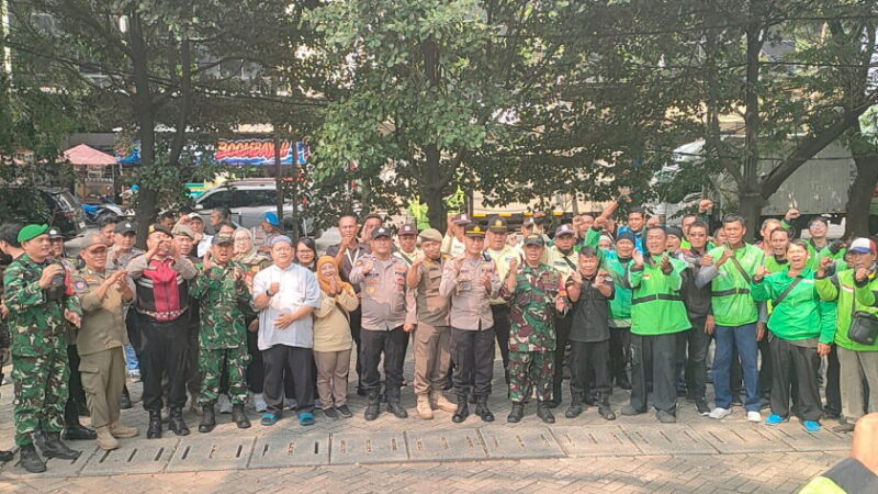 Apel Gabungan Lintas Sektor Polsek Kelapa Gading, Bersama Ojol Jaga Kamtibmas dan Bagikan Bantuan
