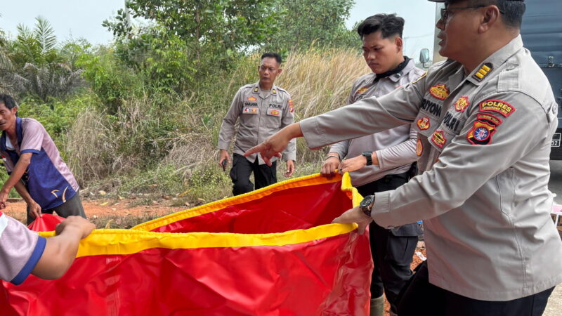 Siasati Kendala Air Pemadaman Karhutla, Polres Kotim Pasang Tank Portable di Lapangan