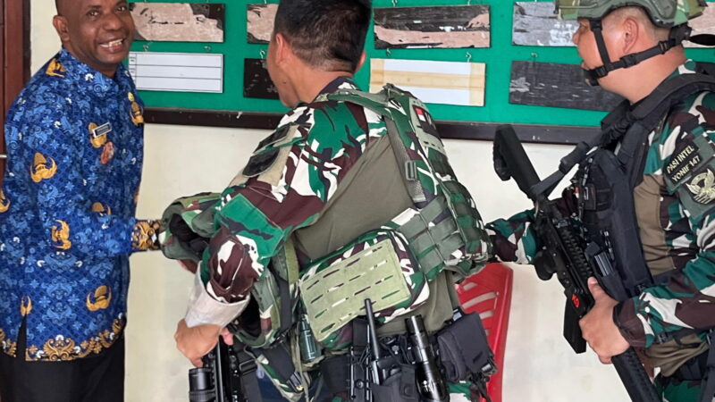 Satgas Pamtas RI–PNG Yonif 147/KGJ Laksanakan Anjangsana di Kantor Distrik Meyado