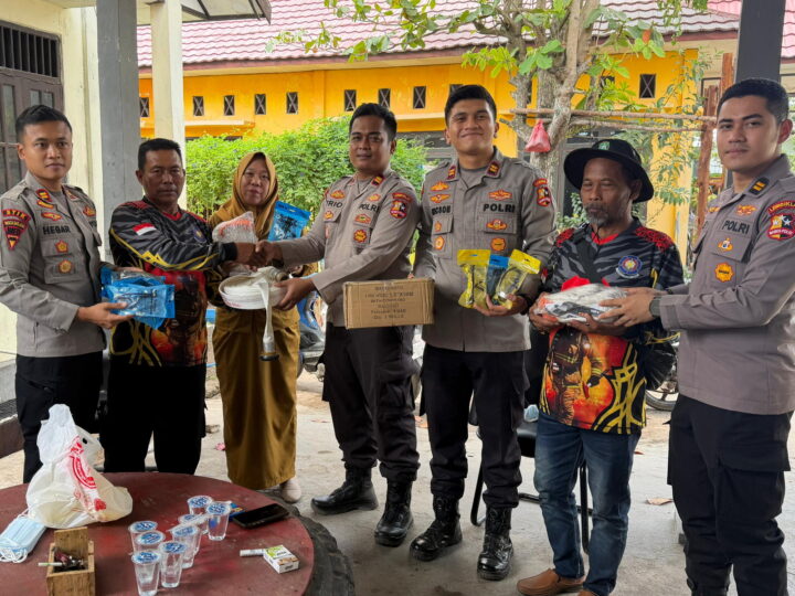 Satgas PTIK Berikan Bantuan Alsus Pemadam Kebakaran kepada Relawan Kelurahan Ketapang