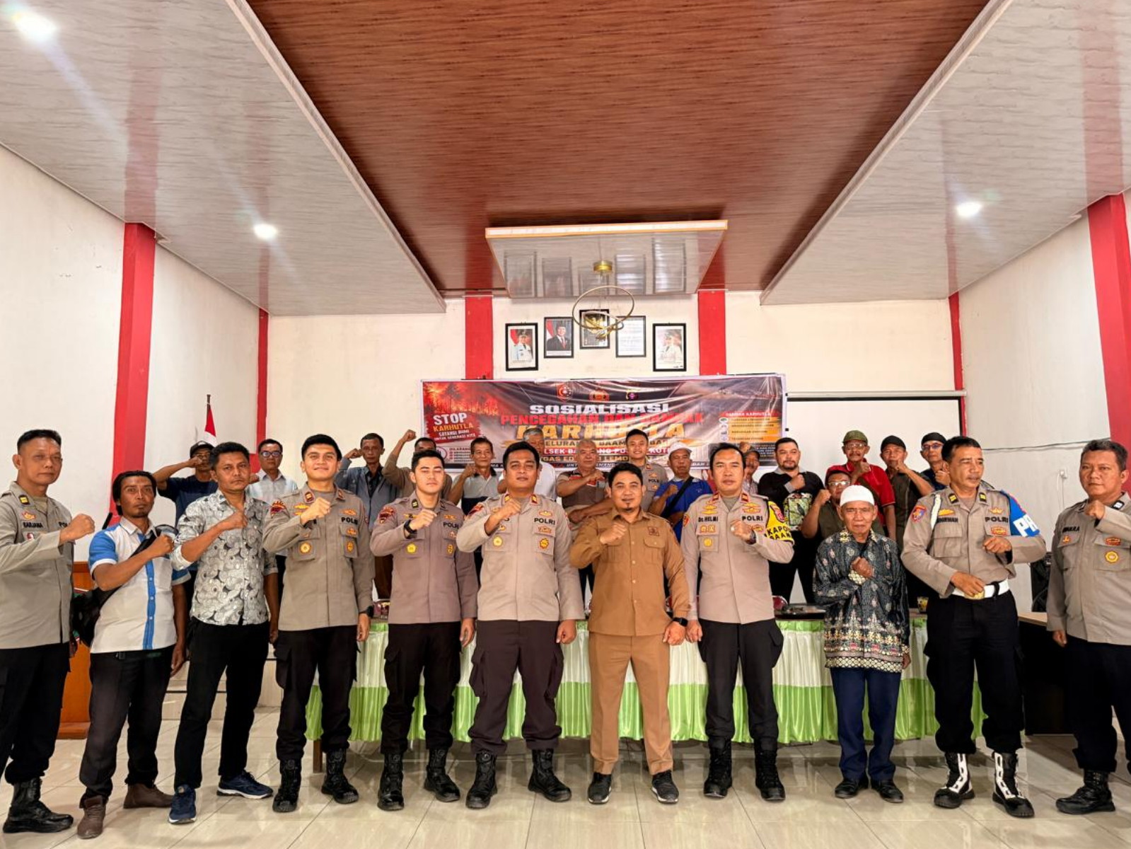 Satgas Edukasi Lemdiklat Polri Gelar Sosialisasi Pencegahan dan Dampak Karhutla serta Bakti Sosial di Baamang Barat