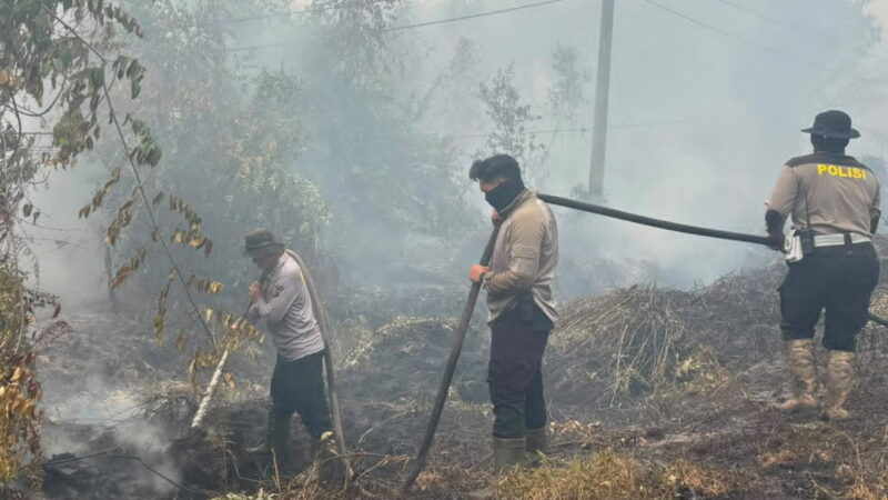 Polres Kotim Bergerak Cepat Padamkan Karhutla 3 Hektare di Kecamatan Kota Besi