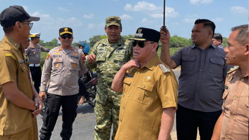Bersama Bupati dan Dandim 1015, Kapolres Kotim Pantau Pembuatan Sekat Kanal di Kawasan Bandara, Cegah Karhutla Meluas.
