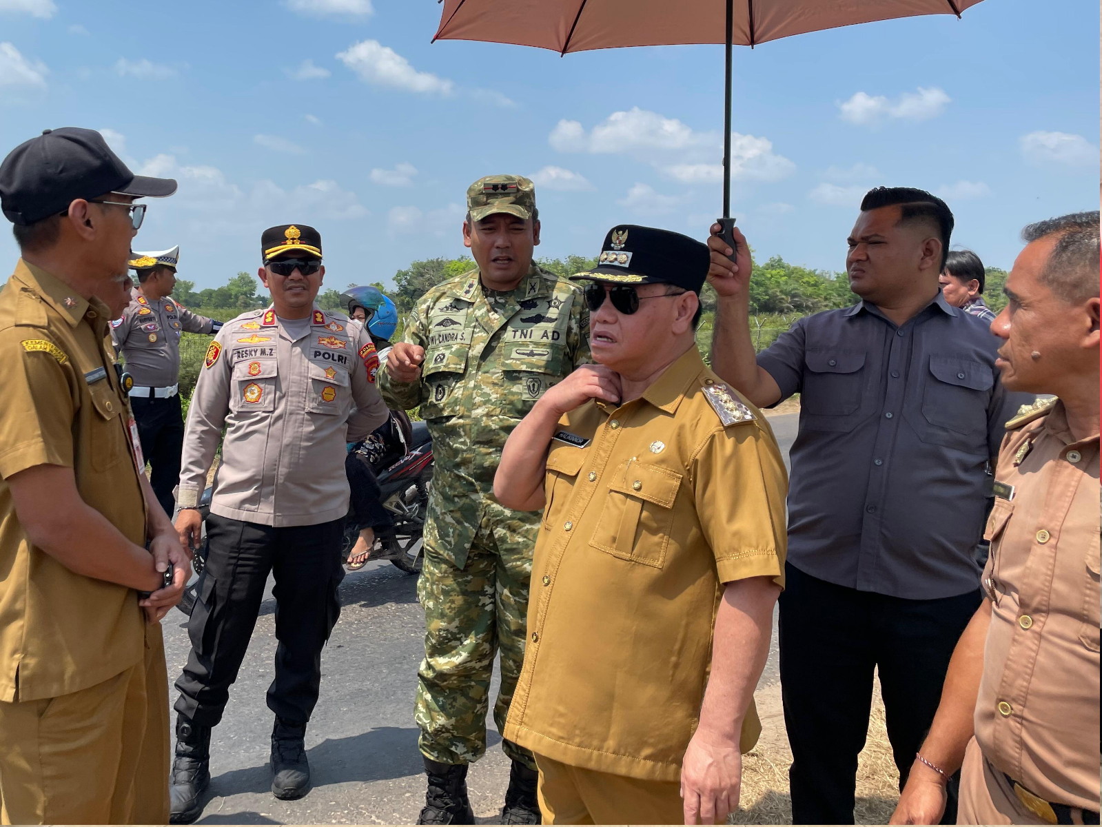 Bersama Bupati dan Dandim 1015, Kapolres Kotim Pantau Pembuatan Sekat Kanal di Kawasan Bandara, Cegah Karhutla Meluas.