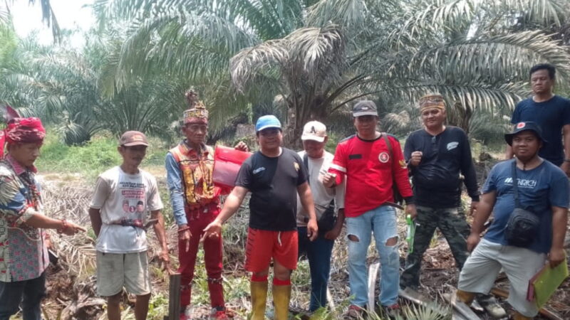 Sengketa Lahan di Desa Pangkalan Satu Kabupaten Kotawaringin Barat Ditinjau Mantir Adat Dayak Tomun.