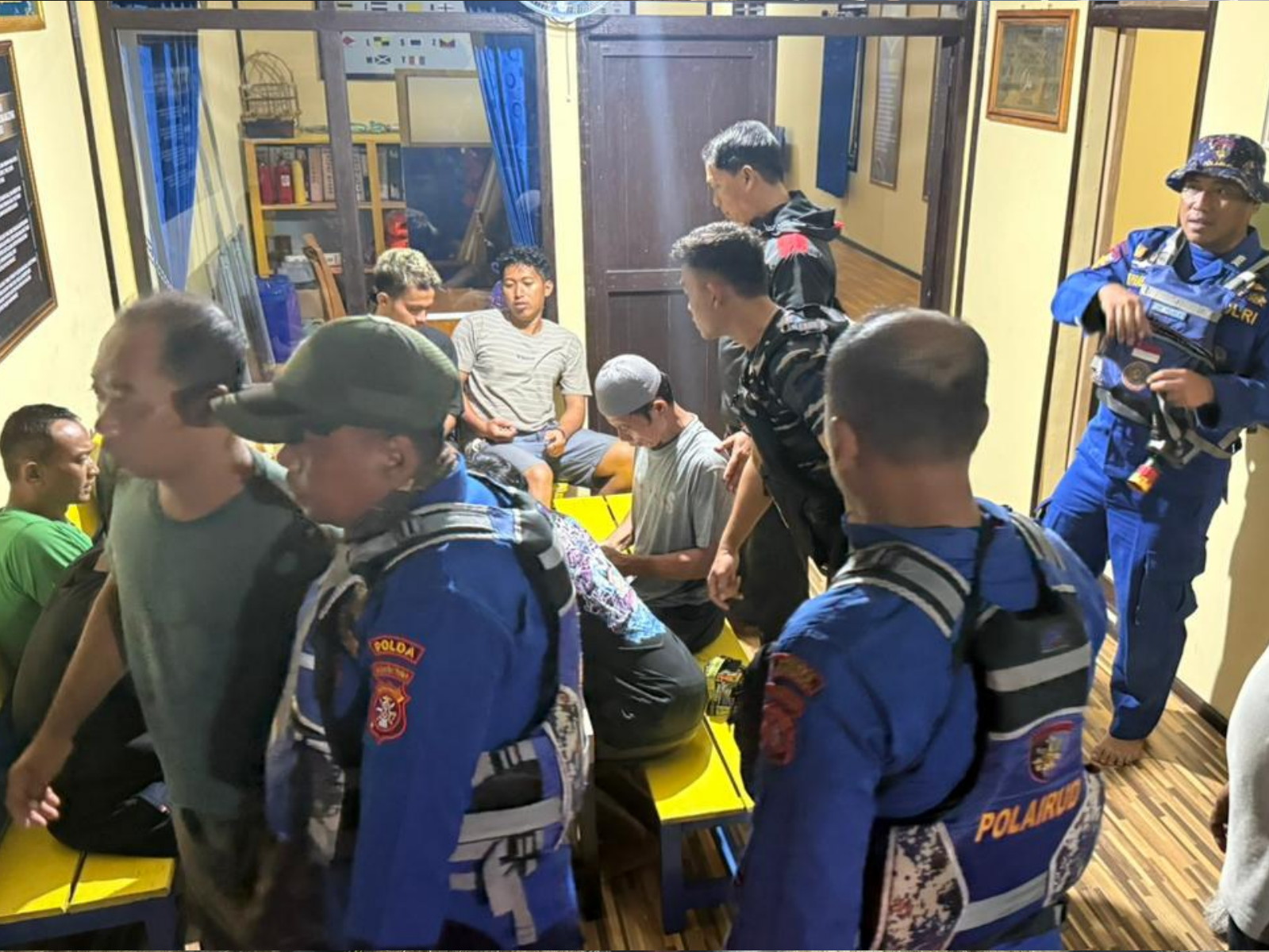 TEAM SAR Gerak Cepat Ditpolairud Polda Kalteng Berhasil Menyelamatkan Seluruh Crew Kapal TB. ARMADA JAYA 11