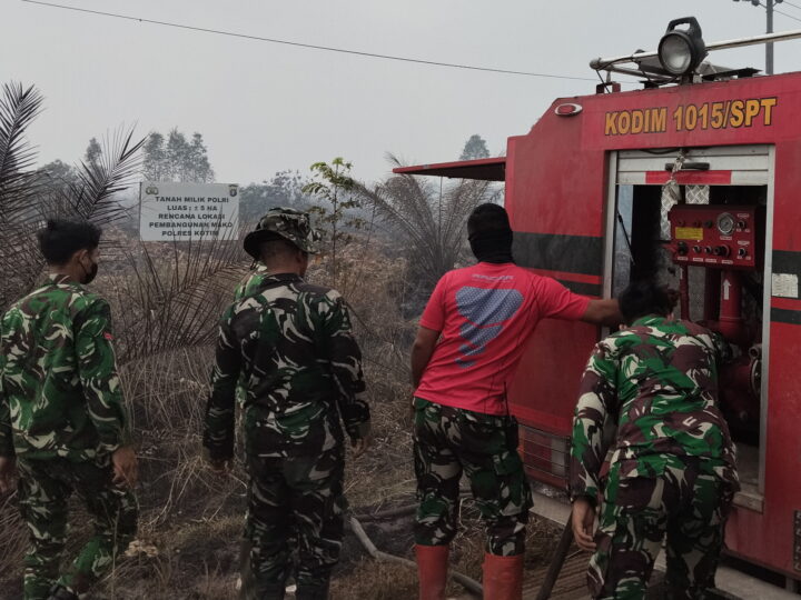 Personel Kodim 1015/Sampit Terus Sasar Titik Api Karhutla.