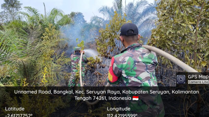 Babinsa Koramil 1015-10/Telaga Pulang Berperan Langsung Dalam Penanganan Karhutla di Wilayah