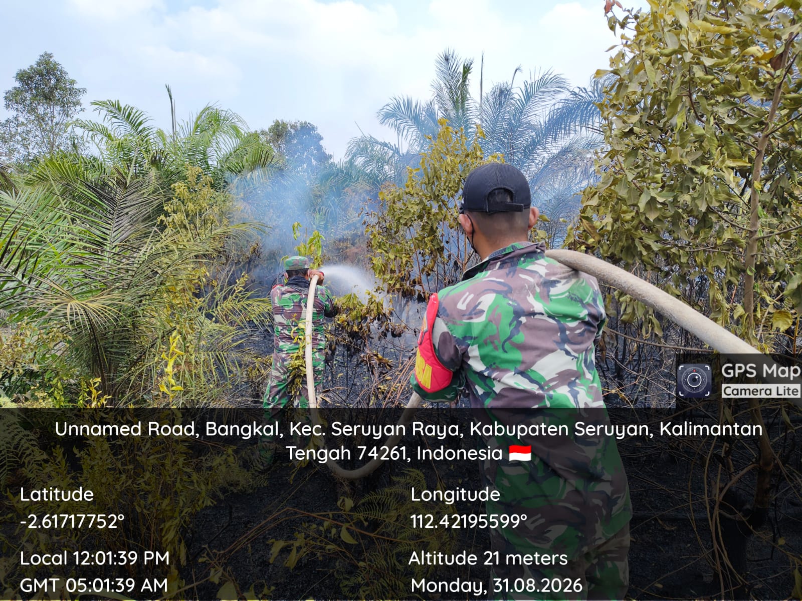 Babinsa Koramil 1015-10/Telaga Pulang Berperan Langsung Dalam Penanganan Karhutla di Wilayah