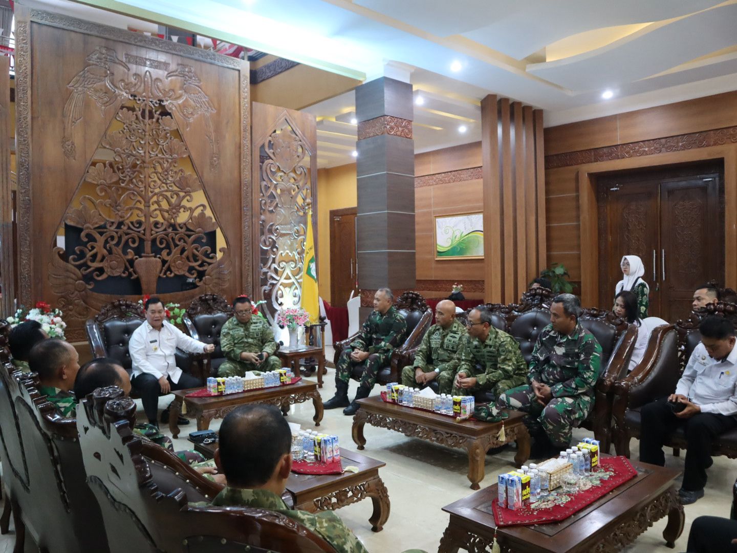 Komandan Kodim 1015/Sampit Bersama Forkopimda Kab. Kotim Sambut Tim Penyuluh Karhutla Mabes TNI dari Mabesal
