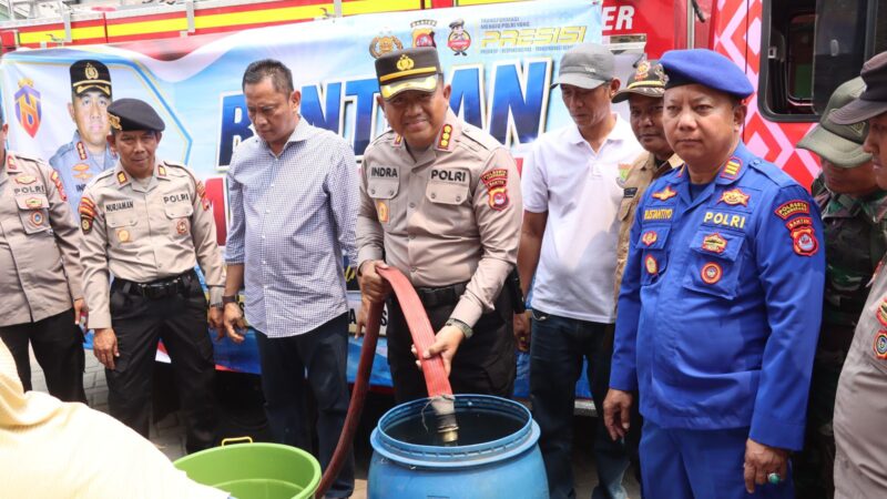 Polresta Tangerang Distribusikan Ribuan Liter Bantuan Air Bersih ke Bunder Cikupa