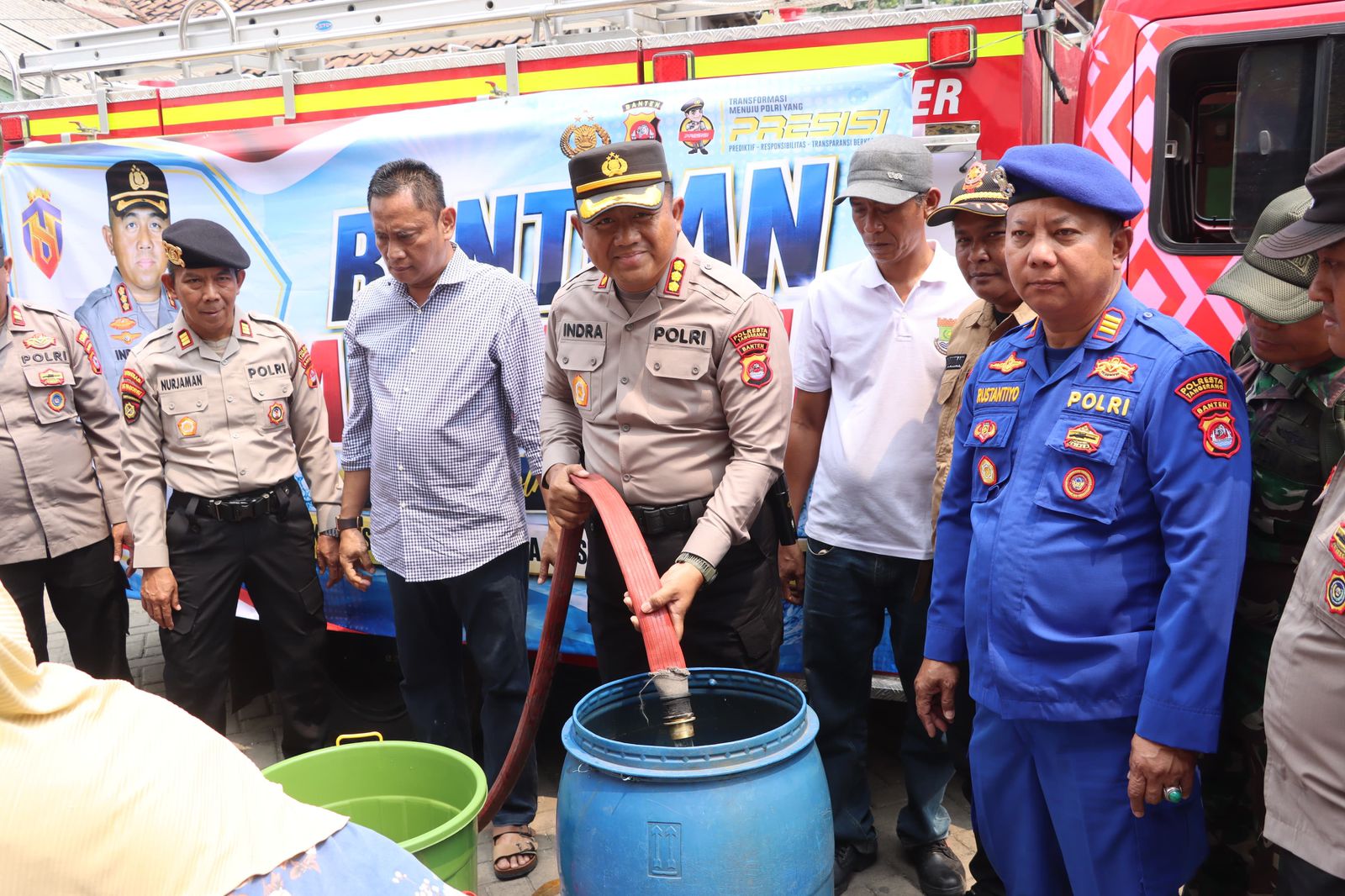 Polresta Tangerang Distribusikan Ribuan Liter Bantuan Air Bersih ke Bunder Cikupa