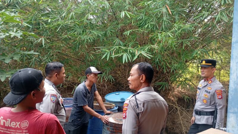 BARU MENJABAT, KAPOLSEK TIGARAKSA AKP IWAN WAHYUDI, S.H BERSAMA JAJARAN TINJAU LOKASI UNTUK RENCANA PEMBANGUNAN JEMBATAN MERAH PUTIH PRESISI