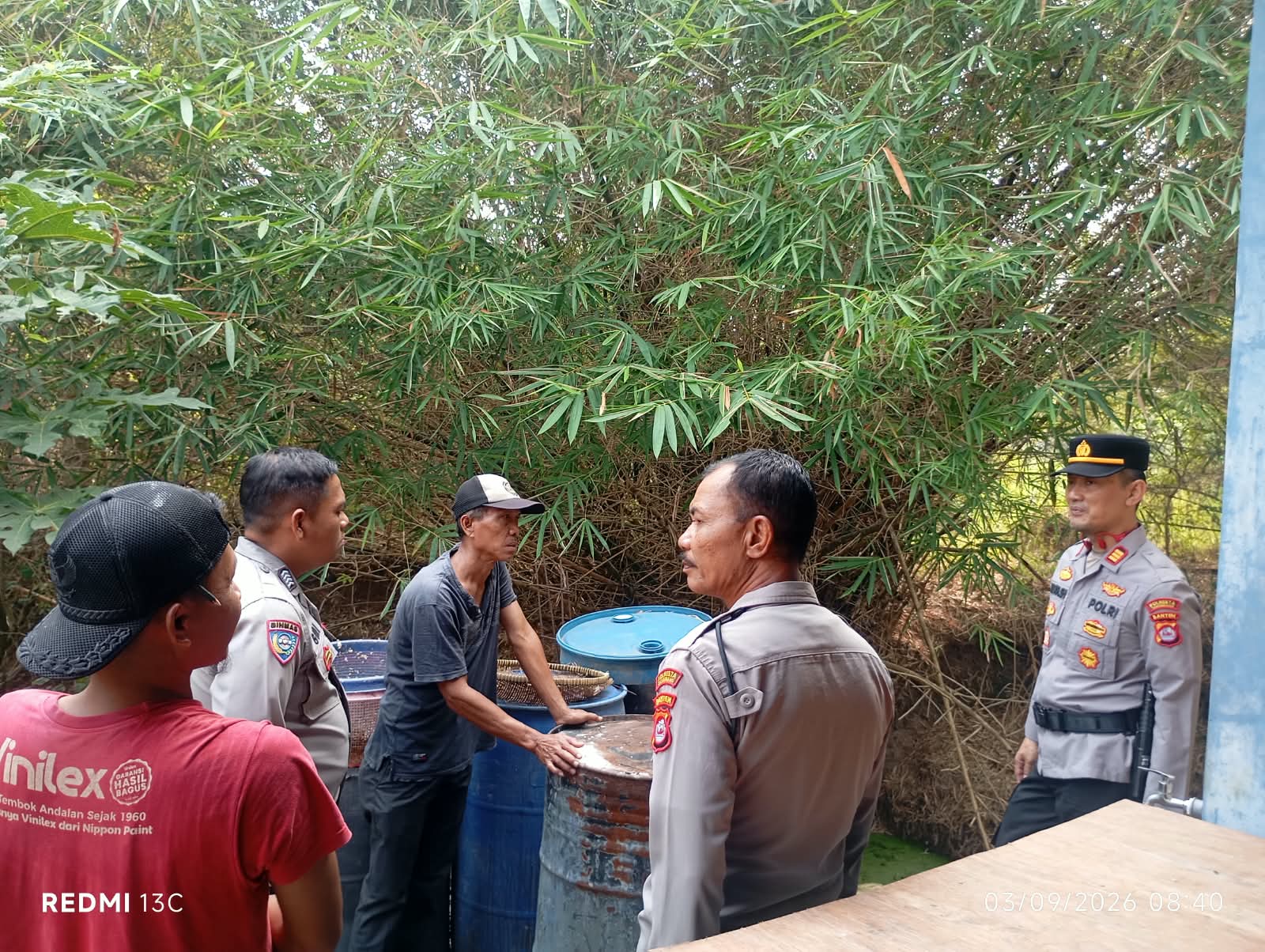 BARU MENJABAT, KAPOLSEK TIGARAKSA AKP IWAN WAHYUDI, S.H BERSAMA JAJARAN TINJAU LOKASI UNTUK RENCANA PEMBANGUNAN JEMBATAN MERAH PUTIH PRESISI