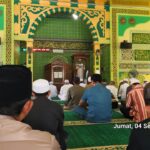 Ratusan Jemaah di Baamang Khusyuk Ikuti Sholat Jumat, Khatib Ingatkan Pentingnya Kejujuran