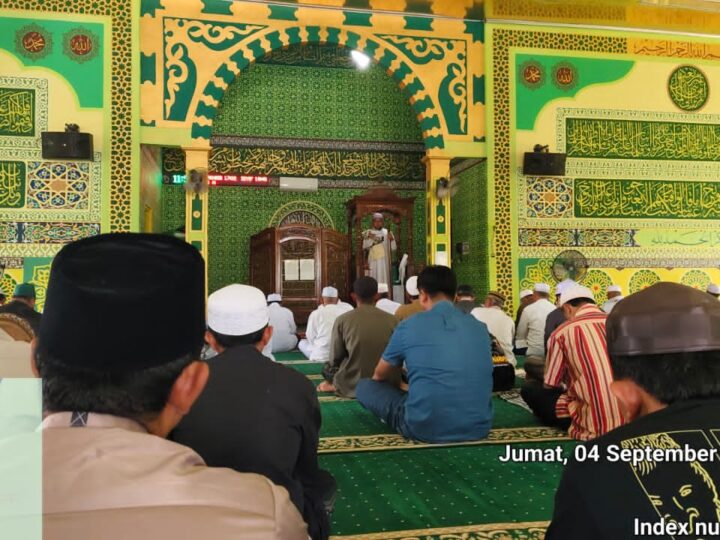 Ratusan Jemaah di Baamang Khusyuk Ikuti Sholat Jumat, Khatib Ingatkan Pentingnya Kejujuran