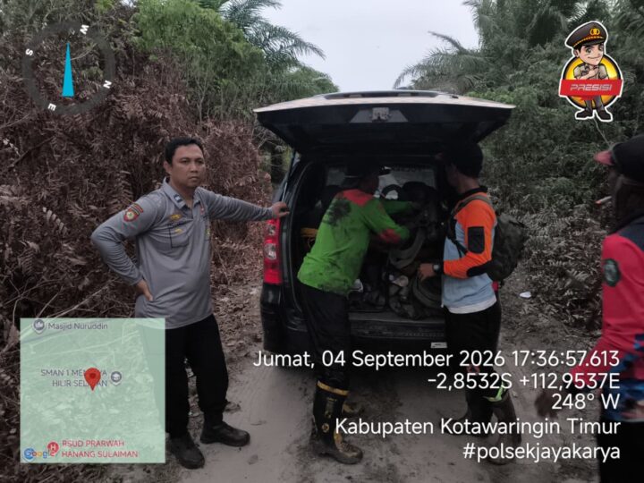 Polsek Jaya Karya Bersama Unsur Terkait Padamkan Api di Lahan Jalan SMAN 1 MHS