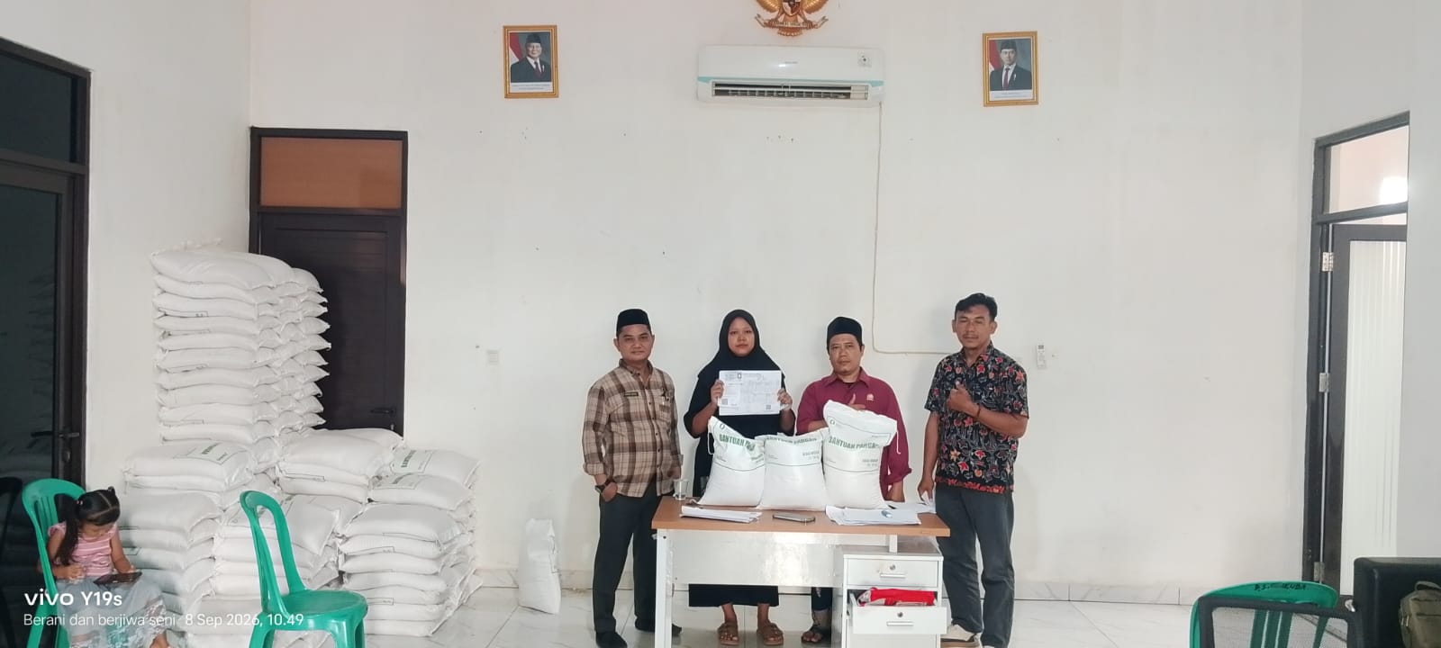 1.882 Kpm di Desa Cikuda Parung Panjang Terima Bantuan Bansos Tahap 3 (Tiga) Beras 30 Kg Dan 50 kpm Program Servis Oli Gratis Dari Honda
