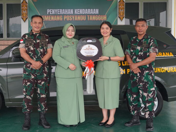 Penyerahan Kendaraan Secara Simbolis Kepada Pemenang Lomba Posyandu Tingkat Pusat, Danrem 121/Abw Berharap Bisa Bermanfaat Bagi Satuan dan Persit.