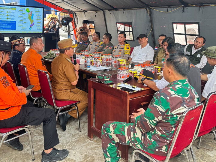 Kapolda Kalteng Dampingi Menhut dan Ka BNPB Gelar Rakor Penanganan Karhutla, Perkuat Operasi Darat dan Udara di Kapuas