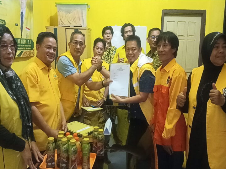Ambil Formulir, H. Adriansyah Siap Bertarung di Musda Partai Golkar Kabupaten Muara Enim