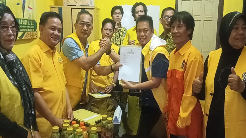 Ambil Formulir, H. Adriansyah Siap Bertarung di Musda Partai Golkar Kabupaten Muara Enim