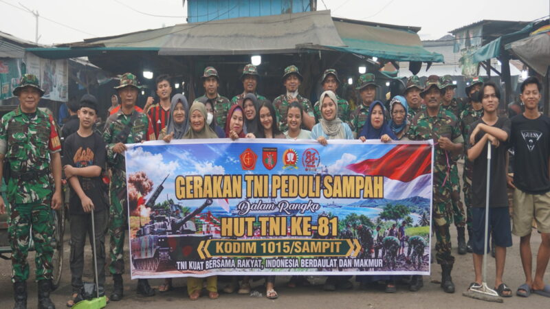 Sambut HUT TNI Ke-81, Kodim 1015/Sampit Bersama Korem 102/Pjg dan Masyarakat Laksanakan Gerakan TNI Peduli Sampah