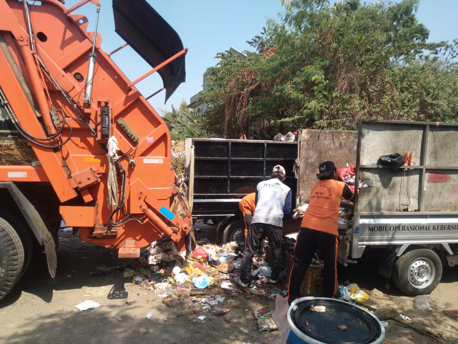 FWJ Indonesia Apreasi Respon Cepat Sudin LH Jakarta Timur,Atas Aduan Masyarakat Sampah Menggunung di TPS Ujung Menteng RW 07