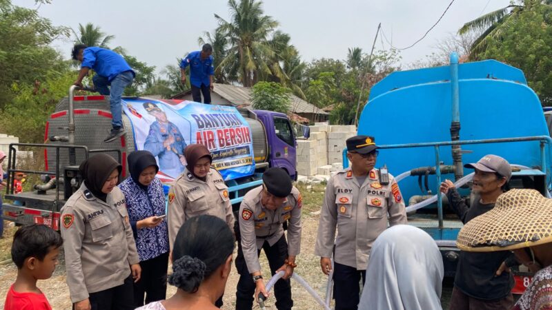 Polsek Kresek Polresta Tangerang Distribusikan Ribuan Liter Bantuan Air Bersih ke Sidoko Gunung Kaler