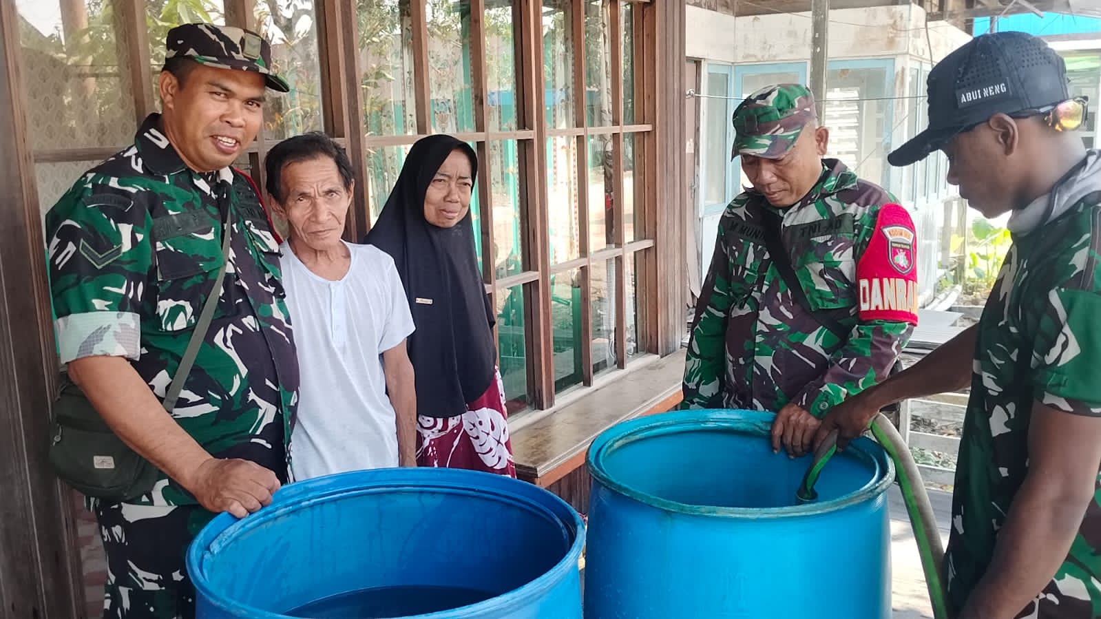 TNI Hadir untuk Rakyat, Kodim 1015/Sampit dan Korem 102/Pjg Salurkan Air Bersih di Desa Jaya Karet