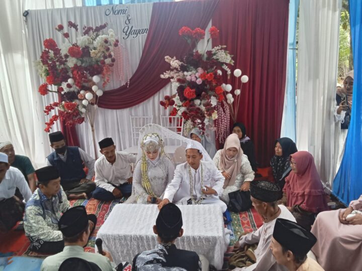 Selamat Pernikahan Yayan Sopiyan & Nomi Putra Bpk Ending &Ibu Rini Berlangsung Khidmat dan Meriah