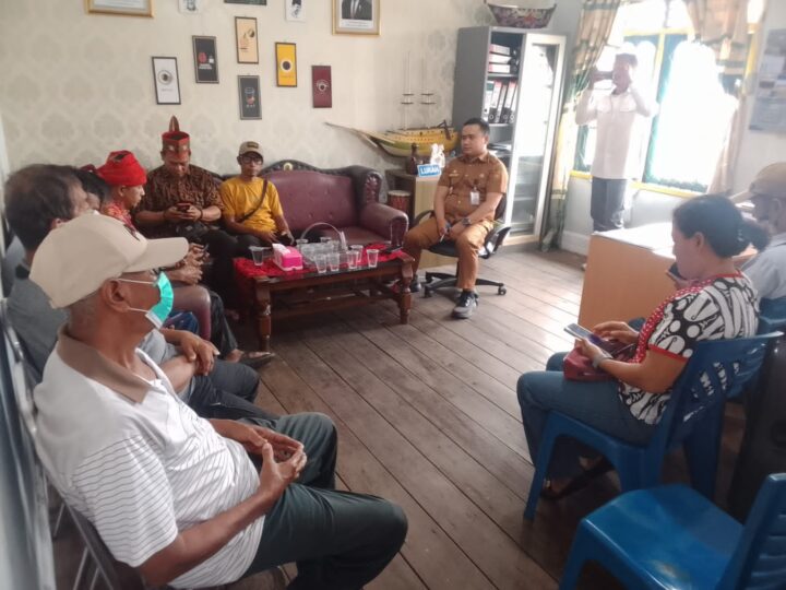 Kebun Sawit Dirusak, Lurah Raja Seberang Yaumil Terima Koordinasi Mantir Adat Dayak dan Warga Korban