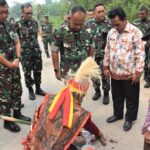 Danrem 121/Abw dampingi Tim Itjenad, Tinjau Pembangunan Rumah Dinas dan Jembatan Beton.
